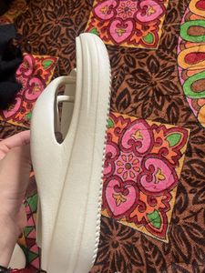 Comfortable White Flip Flops