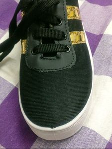 Never Used Stylish Women Casual Shoes