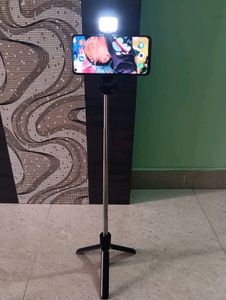 Tripod stand With Flash light