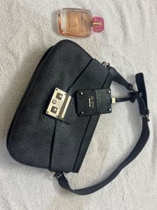 Authentic Guess Shoulder Bag 🖤