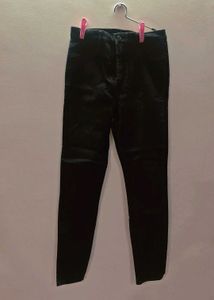 Classic Black High-Waisted Jeans