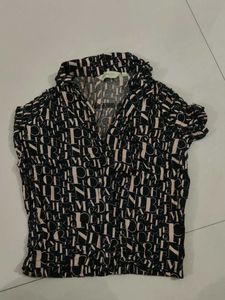 New-like Shirt With NO stains Or Any Damage