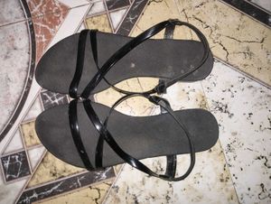 Black Flat Criss-cross Sandals For Women