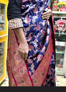 Elegant Navy Blue Paisley Benarasi Saree