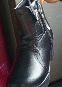 New Black Platform Zipper Boots(never use)