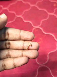 Urgent Sale. ✅ Elegant Gold Stud Earrings