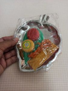 Kumkum Kit with Leaf Shaped Tray