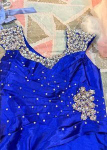 Blue Embellished Gown🦋🧚🏻‍♀️(zip stuck)