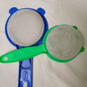 Set of 2 Plastic Strainers