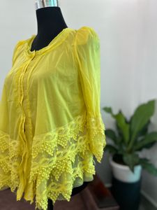Chic Yellow Lace Trim blouse