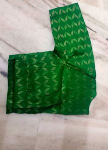 💚 Green Blouse
