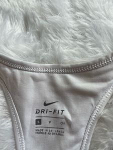 Nike Sports Bra ( Like New) Padded