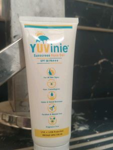 Yuvinie Sunscreen Aqua Gel SPF 30