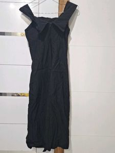 Chic Black Off-Shoulder Midi Dress