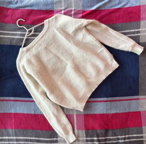 ESSENTIAL WHITE SWEATER