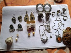 Assorted Women's Jewellery Set