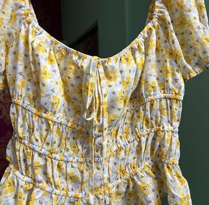 Forever 21 Chic Floral Smocked Puff Sleeve Top