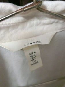 Chic Sleeveless White Button-Up Top