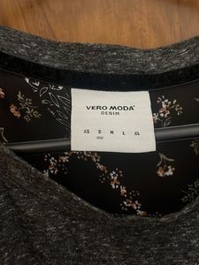 Vero Moda Rock n Roll Graphic Top