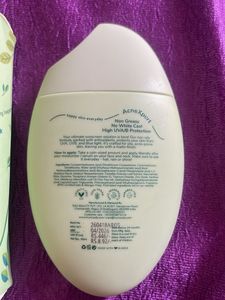 Moody AcneXpert Mattifying Sunscreen SPF 50