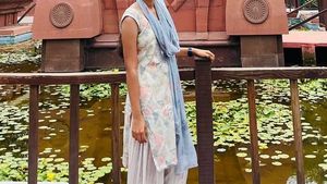 Stylish Geometric Print Kurta Set with Dupatta
