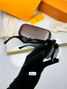 Stylish Black Cat-Eye Sunglasses