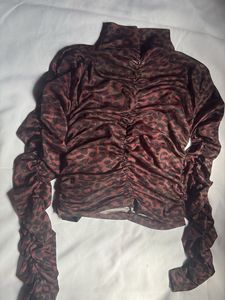Chic Ruched Leopard Print Top