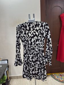 Stylish Black &amp; White Print Mini Dress
