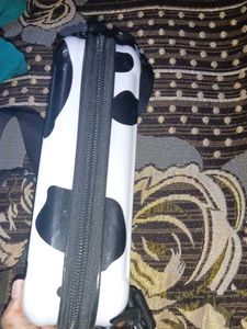 a sling bad in black or white colour