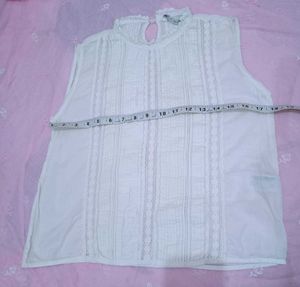 Chic Sleeveless White Lace Top