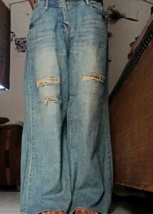 Distressed Wide Leg Jeans