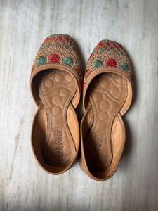 Embellished Juttis/Mojaris
