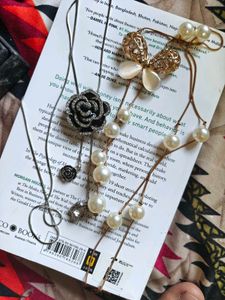 Charming Pearl & Flower Necklace Set