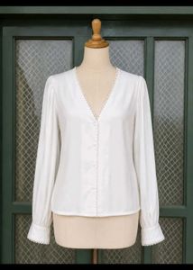 Chic White V-Neck Top
