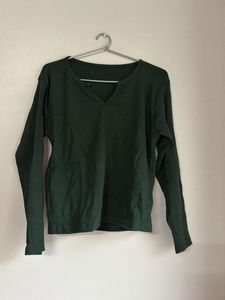 Women's Green Long Sleeve V-Neck Top