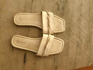 Stylish Zudio Flat Sandals