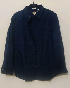 (not faded) Levi's Men's Navy Brand Printed Shirt