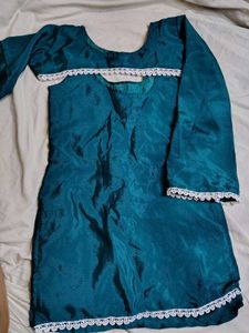 short stylish kurti with detachable sleeve