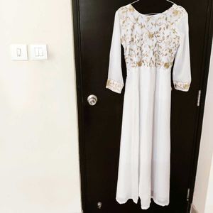 Elegant White Kurta Set with Gold Embroidery
