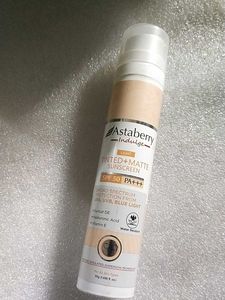Astaberry Tinted -matte Sunscreen 50pa++++