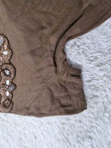 Brown half sweater with shinny stone