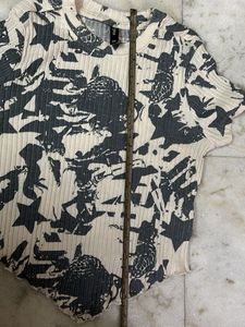 Graphic Print Ribbed Cropped Top