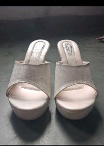 HIGH HEEL 👠