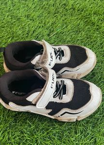 Stylish Black &amp; White Sneakers