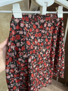 Short Skirt// NEVER USED