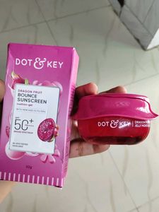 Dot & Key Dragon Fruit Sunscreen SPF 50