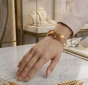 Elegant Gold Leaf Bangle