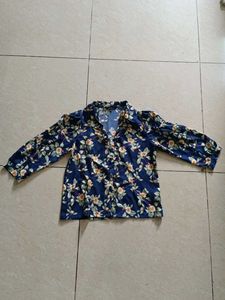Chic Floral Print Button-Up Shirt