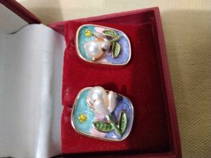 Resin studs