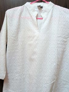 Elegant White Chikankari Kurta
